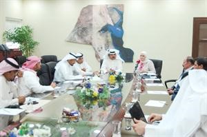 فيصل الصديقي ونبيلة العلي وشاكر عوض خلال المؤتمر الصحافي﻿