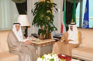 سمو نائب الامير وولي العهد الشيخ نواف الاحمد مستقبلا عبدالعزيز العدساني