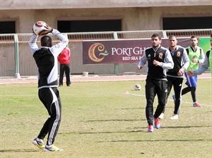 جماهير الالتراس اقتحمت تدريبات الاهلي وتسببت في الخسائر