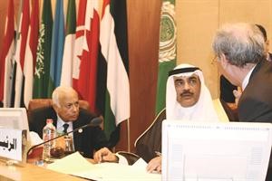 نائب رئيس مجلس الوزراء ووزير الخارجية الشيخ صباح الخالد والامين العام للجامعة العربية نبيل العربي خلال مؤتمر وزراء الخارجية العرب في القاهرة امس ﻿