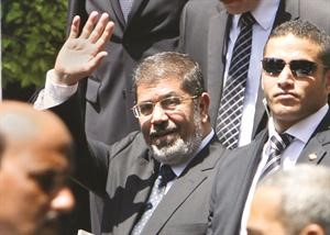 الرئيس دمحمد مرسي لدى مغادرته مقر الجامعة العربية امساپ﻿