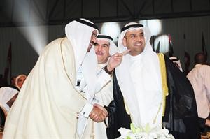 دنايف الحجرف في حديث مع دسعد السند ويبدو وكيل وزارة التربية المساعد للتعليم العام محمد الكندري﻿