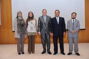 البروفيسور عادل العوضي وداحمد ثويني ودفيصل الصقعبي ودخلود صالح ودايمان حجي خلال اللقاءهاني عبدالله﻿