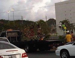 راقصات تعر  يقدمن وصلة رقص لسجناء بورتيريكو