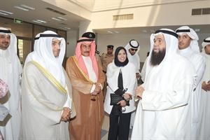 دنايف الحجرف والشيخ دابراهيم الدعيج ومنى اللوغاني يتفقدون مدرسة عيسى عبدالله الهولي	 متين غوزال﻿