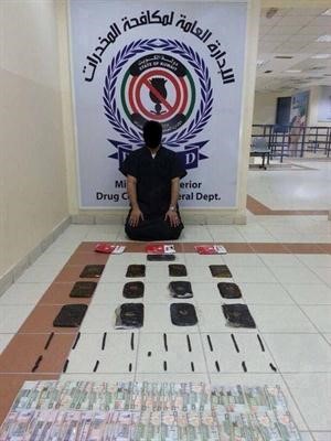 الخليجي وامامه المضبوطات﻿