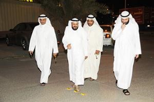 دفيصل المسلم وعبدالله البرغش وفيصل اليحيى متوجهين الى الاجتماع
