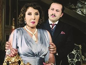مشهد من مسلسل ملكة في المنفى﻿