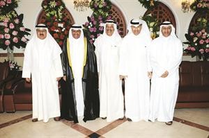 روضان الروضان متوسطا عبدالرحمن العسعوسي وعبدالعزيز العسعوسي والمستشار ضرار العسعوسي وعدنان العسعوسي
