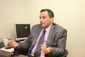 د.طارق حلمي من مستشفى رويال حياة لـ «الأنباء»: على المرأة قياس كثافة العظام بدءاً من سن الخامسة والأربعين