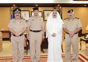 الفريق العمر متوسطا اللواءين محمود الدوسري وعبدالفتاح العلي والرقيب اول المكرم﻿