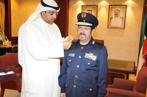 الشيخ محمد العبدالله يقلد اللواء الانصاري رتبته الجديدة﻿