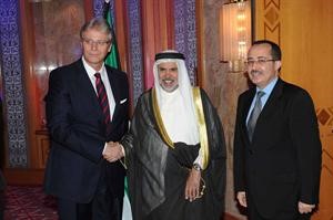 السفير البحريني الشيخ خليفة بن حمد مهنئا هاني عبدالله
