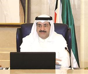الشيخ احمد الحمود مترئسا جلسة مجلس الوزراء امس