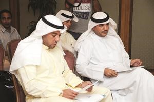 جانب من نقاش مساهمي الشركة ﻿