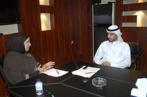 محمد العتيبي متحدثا للزميلة الاء خليفة﻿
