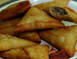 بحريني يزن 380 كيلو يلتهم 120 «سمبوسة» يومياً