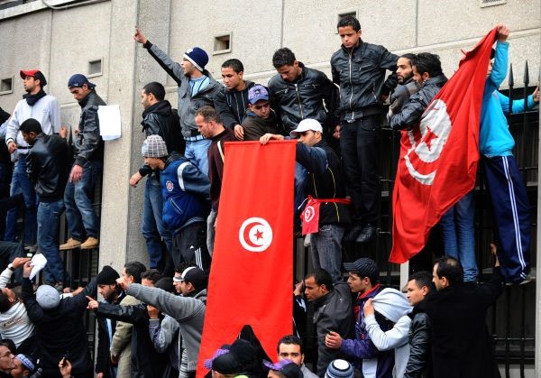 فاجعة الغرقى في حوض المتوسط تشعل مشاعر الغضب والإحباط في تونس