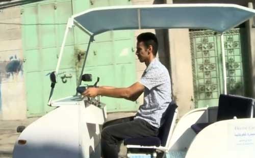 بالفيديو.. فلسطينى يخترع أول سيارة كهربائية في غزة 