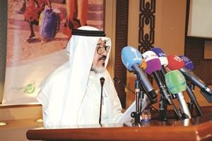 عريف الحفل الزميل يوسف عبدالرحمن خلال تقديمه كلمته