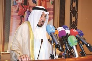 دعبدالله المعتوق ملقيا كلمته