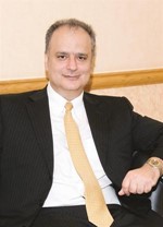 ميشال العقاد