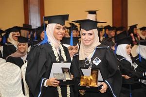 من الخريجات﻿