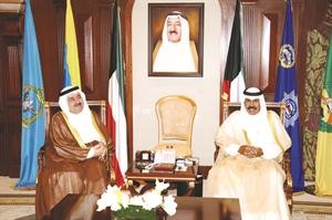 سمو نائب الامير وولي العهد الشيخ نواف الاحمد خلال لقائه الشيخ احمد الحمود﻿