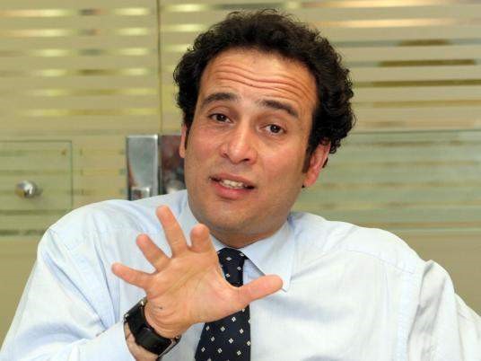 دعمرو حمزاوي