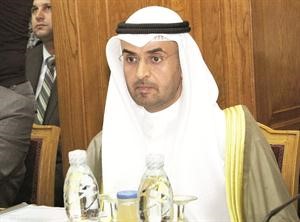 دنايف الحجرف خلال الاجتماع﻿