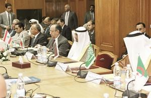 الحجرف اثناء الاجتماع الوزاري للاعداد لقمة الرياض﻿