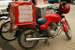 «دليفري» يبلغ عن سرقة دراجته النارية بعد نزوله من «الثالث»