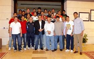السفير عادل العيار متوسطا منتخب الصالات﻿