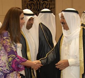 درولا دشتي ودنايف الحجرف يرحبان بصاحب السمو الامير﻿