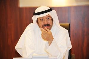 اللواء يوسف الانصاري متحدثا في حواره مع الانباء هاني الشمري