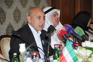دهاني البنا متحدثا ويبدو دسليمان شمس الدين فريال حماد

