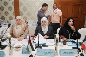 خولة العتيقي في مقدمة الحضور