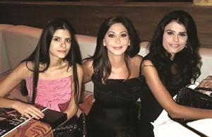 اليسا مع صديقاتها في تركيا﻿