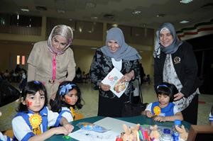 الخالدي في حوار باسم مع مجموعة من اطفال الروضة 	قاسم باشا﻿