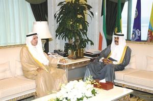 سمو ولي العهد الشيخ نواف الاحمد مستقبلا عبدالله الرومي﻿