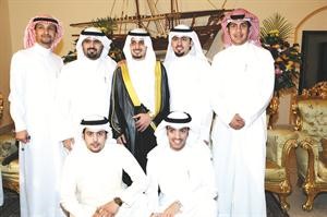 مباركة من الاصدقاء للمعرس
