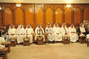 احمد باقر وراشد الجويسري ودفهد سماوي ودعبدالمحسن الدعيج خلال الندوة﻿