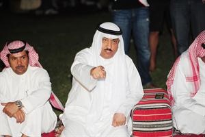 مسلم البراك متحدثا وبجانبه الزميل سعد العجمي
