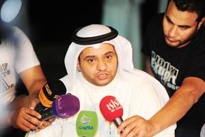 دخالد شخير متحدثا لوسائل الاعلام
