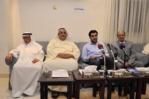 عبدالله النيباري واحمد الديين خلال الندوة﻿