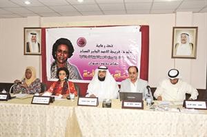 الشيخة فريحة الاحمد ومحمد الهزيم والداعية صالح النهام ودكاظم ابل خلال الندوة انور الكندري
