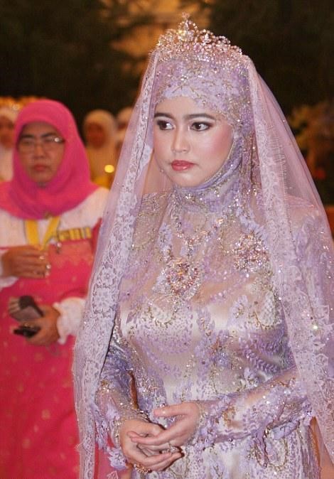 بالفيديو والصور.. سلطان بروناي يحتفل بزفاف ابنته حفيظة في ليلة أسطورية