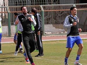 محمد ابو تريكة اعتذر للجهاز الفني واللاعبين اثناء التدريب الاخير للاهلي