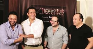 عمرو دياب اثناء زيارته لـ عمرو دياب اكاديمي﻿