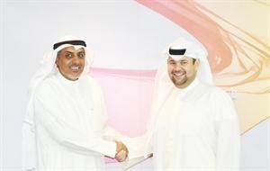 جانب من تقديم الدعم من VIVA لفريق الغوص﻿
